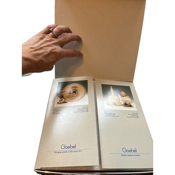 M.J. Hummel Annual Plate 1989 In Bas-Relief By Goebel - Picture 3 of 10